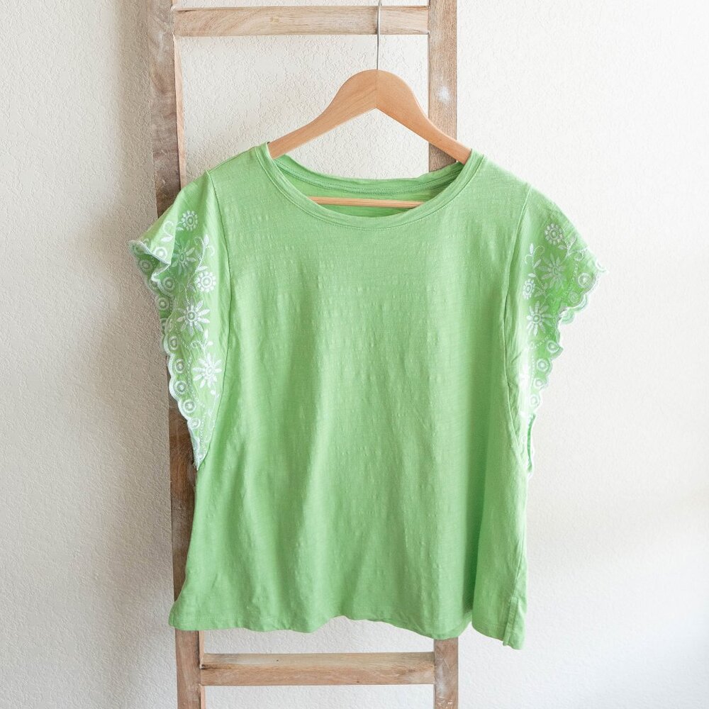 Belle by Kim Gravel Green Top Size Large Embroidered Flutter Sleeve Slub Blouse